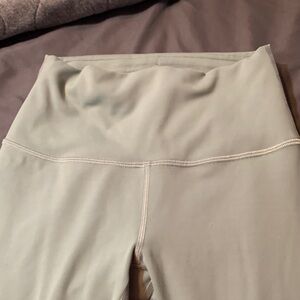 High-Waisted Leggings in Light Gray green